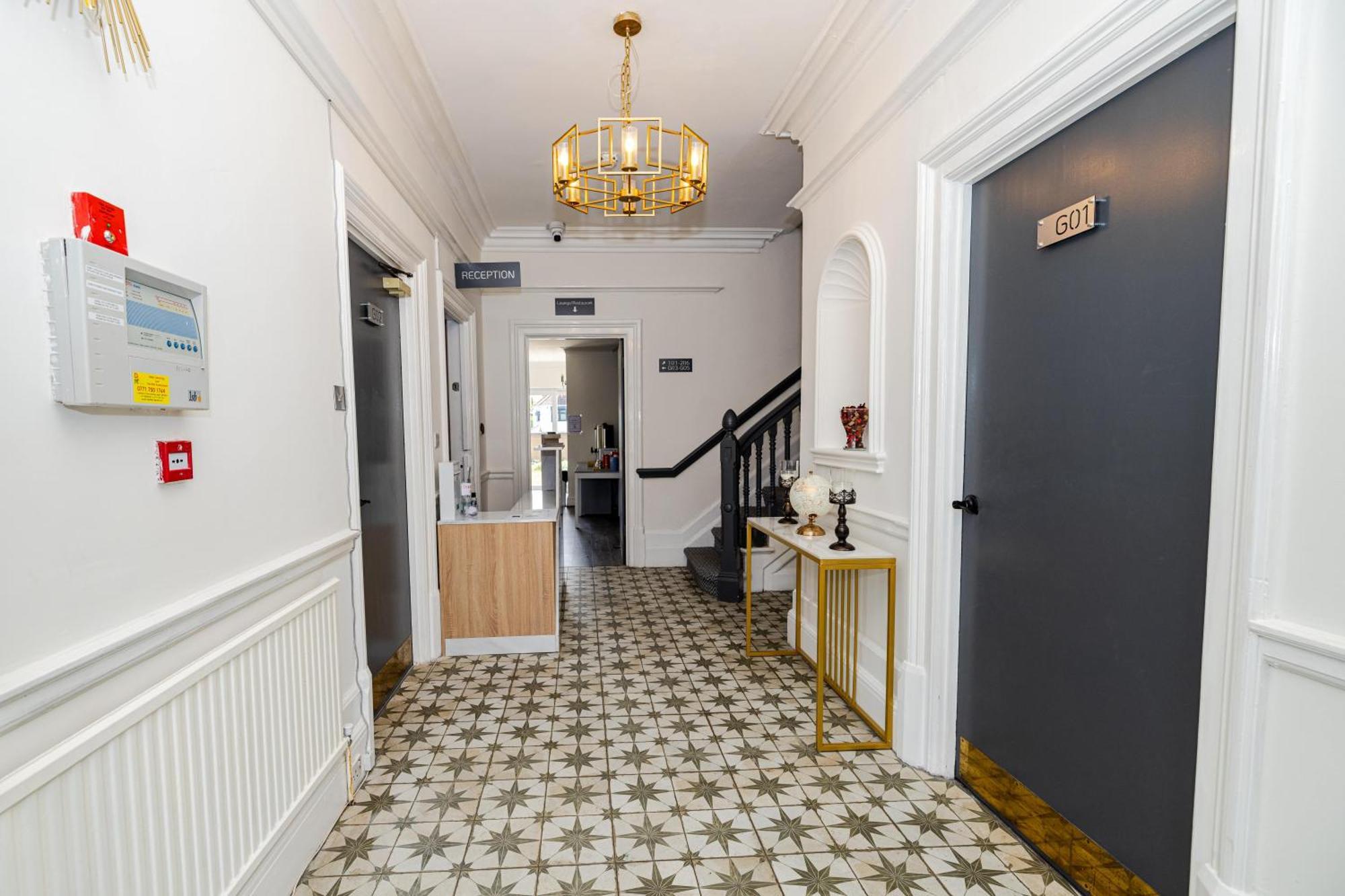 Woodford Hotel London Exterior photo