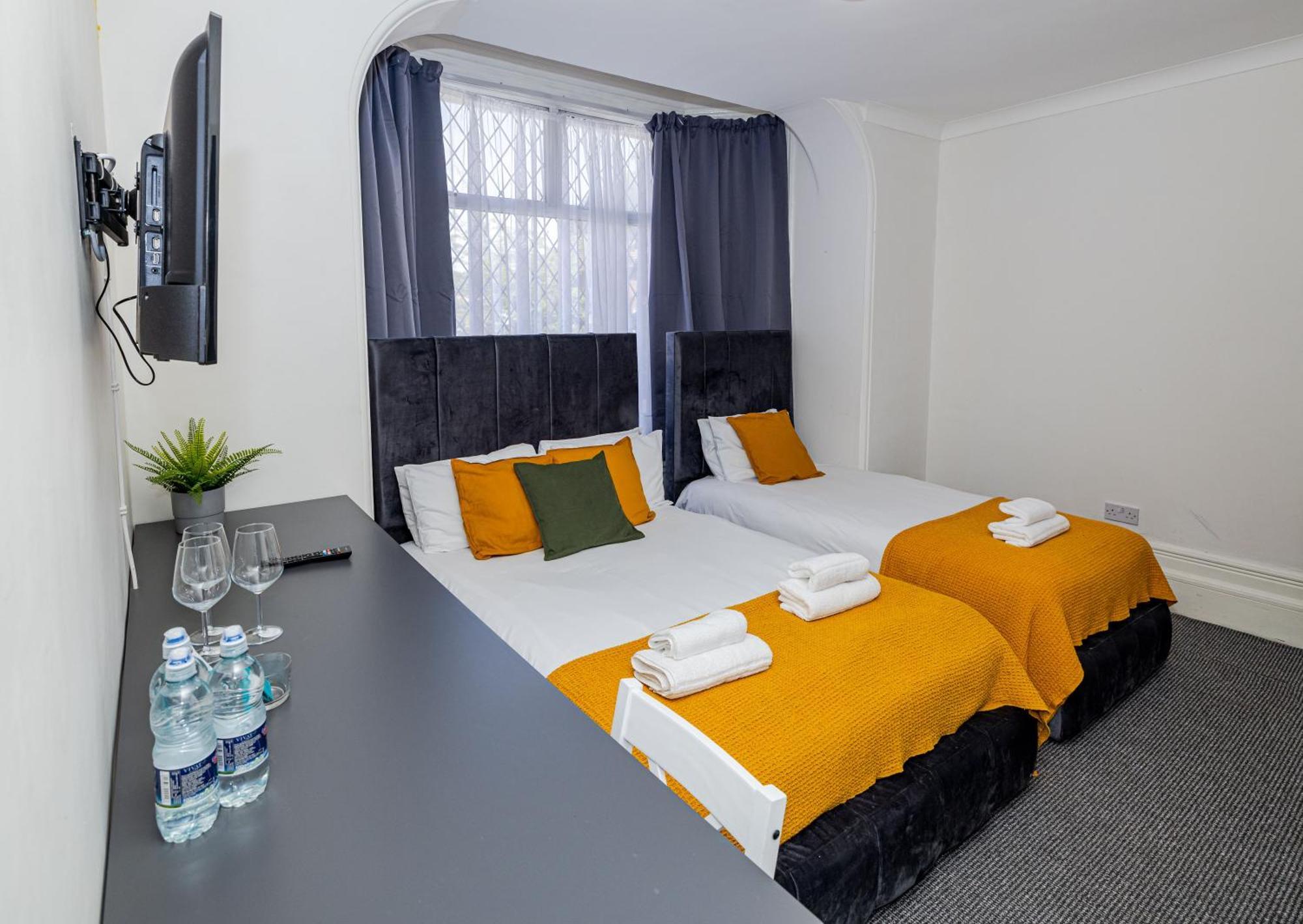 Woodford Hotel London Exterior photo